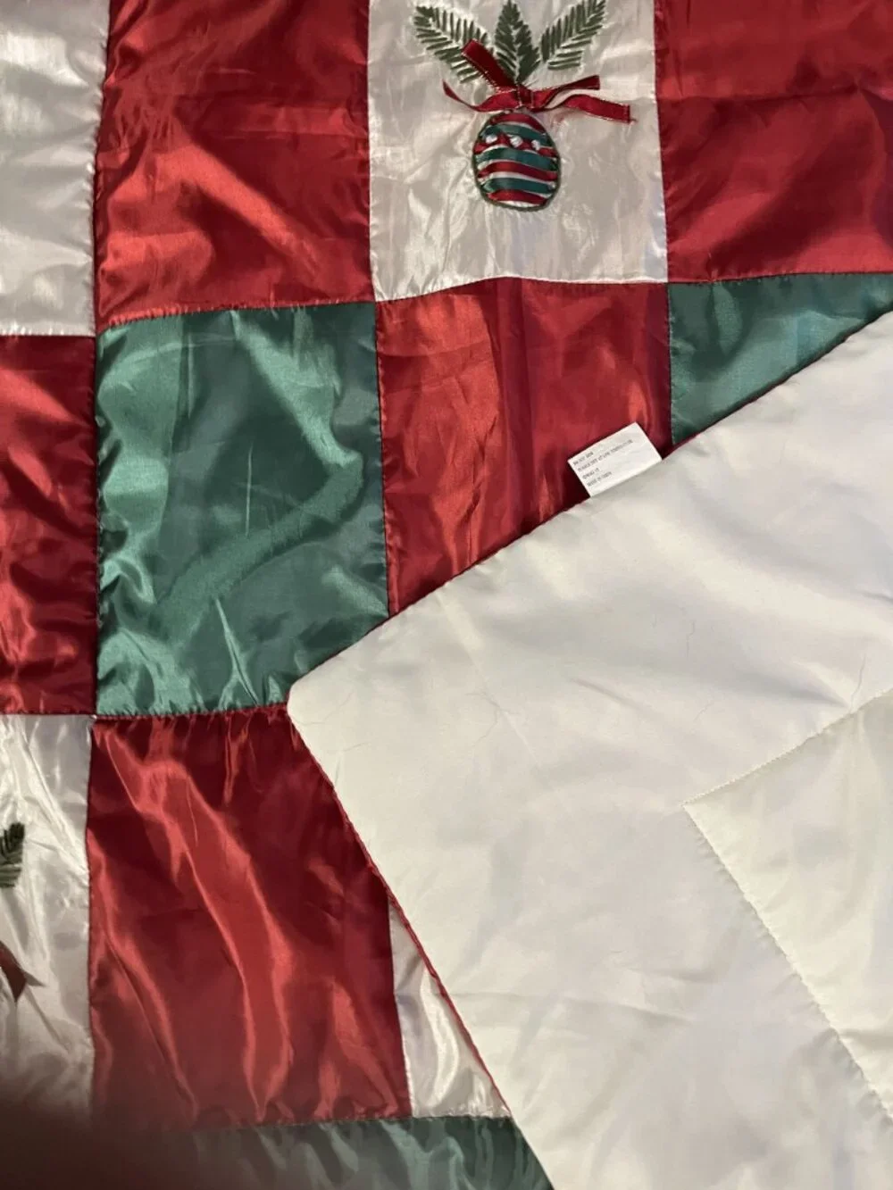 Christmas Quilt Red Green White Embroidered Ornaments Design 40x40 Inches Polye